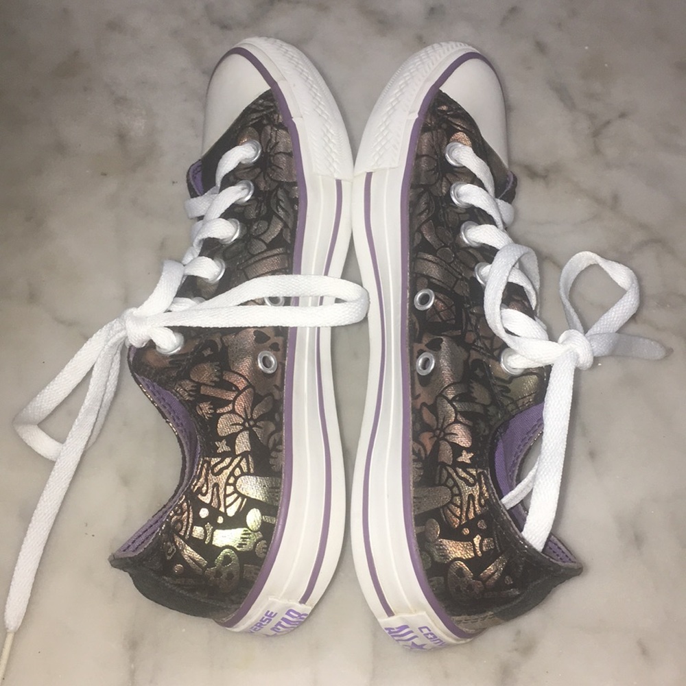 Converse Women’s Low Tops Skull Metallic 7 M EUC - Picture 7 of 8